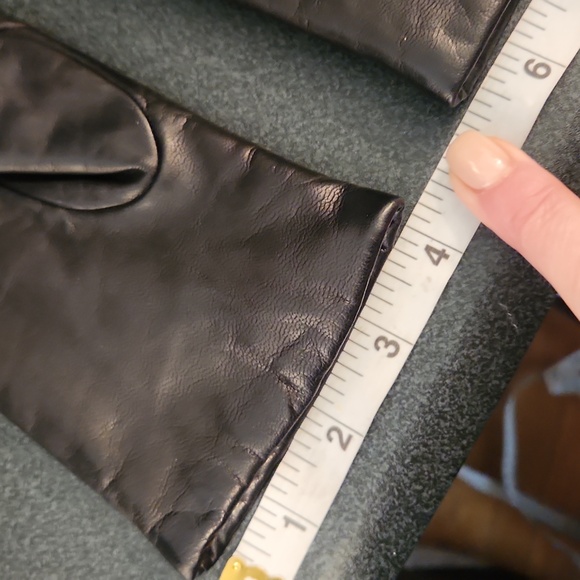 100% Leather Driving Gloves - Picture 7 of 10